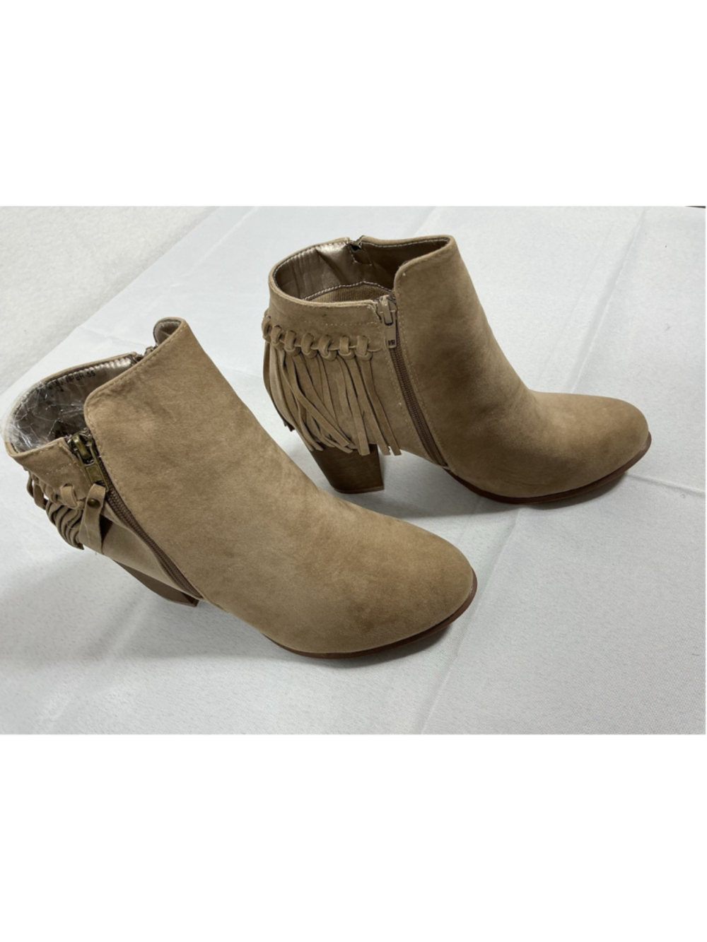 Woman’s New Yoki Juniper Ankle Boots Beige With Fringe Size 10